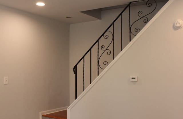 530 N Douglas St- House Gallery 3