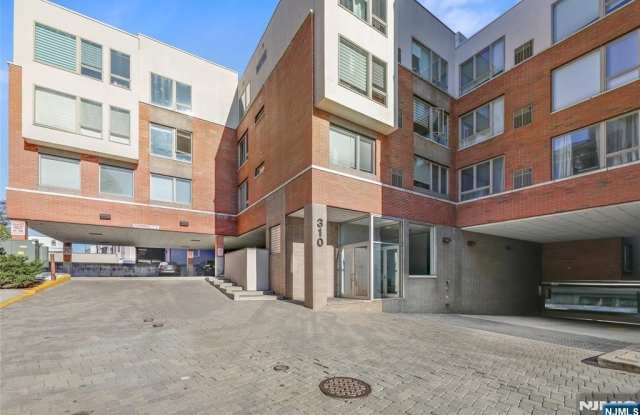 310 Cliff Lane 3C - 310 Cliff Lane, Cliffside Park, NJ 07010