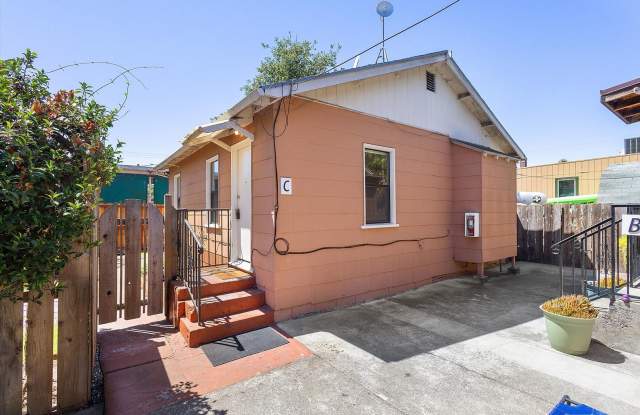 2510 Eagle Ave #C - 2 bedroom | 1 bath | Back Cottage Gallery 1