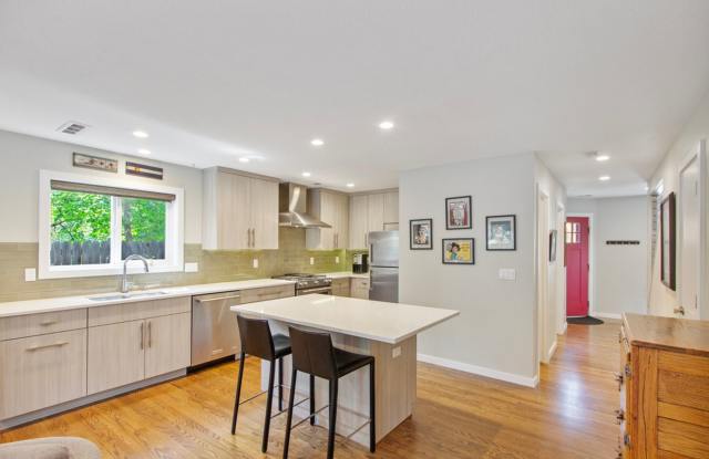 Prime Boulder Location | Secluded Yard | 2BD/2.5BA End Unit photos photos