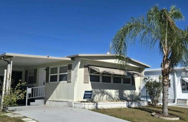 311 50th Ave. Plz. West photos photos