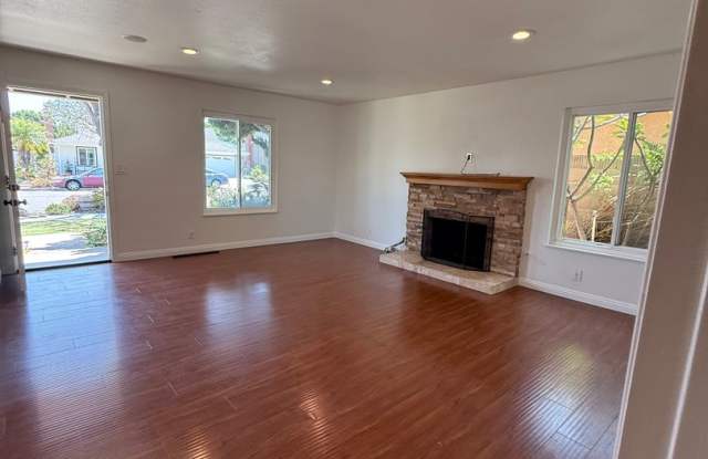 Updated 4-Bedroom Costa Mesa Home | $4,800 + Reduced Deposit & Move-In Special Gallery 3