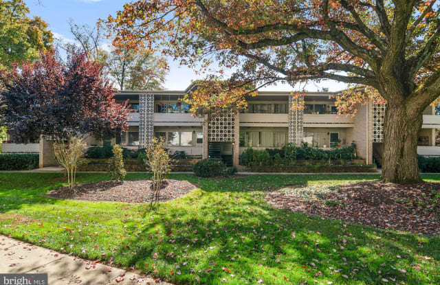 126 HAYCOCK ROAD - 126 Haycock Road, Falls Church, VA 22046