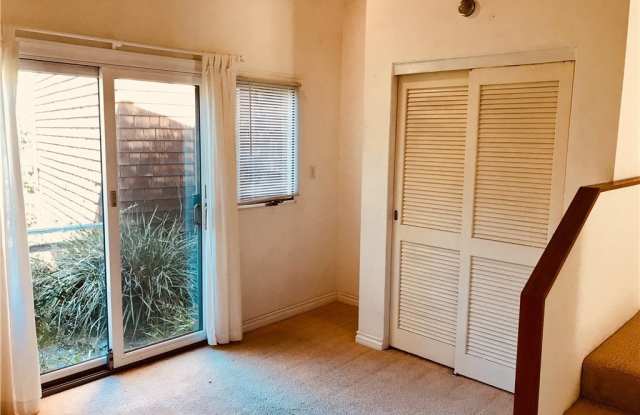 834 Bluebird Canyon Drive Gallery 2