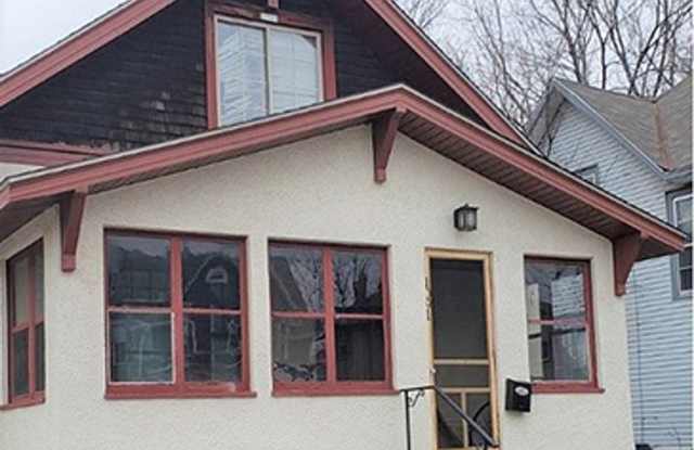 Updated 5-Bedroom House Close to U of M Campus photos photos