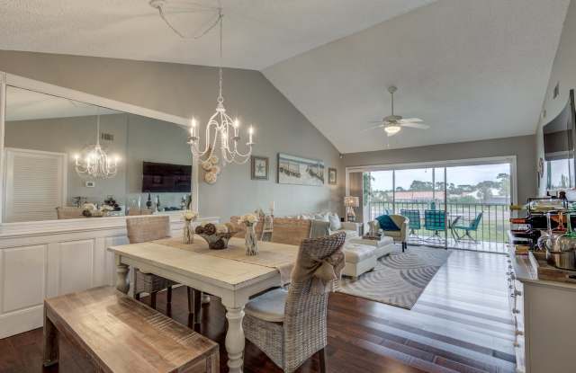 3/2 CONDO IN LELY GOLF ESTATES IN NAPLES. Gallery 4