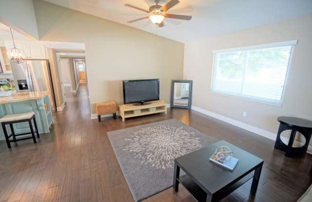 3916 W Estrella St Gallery 2