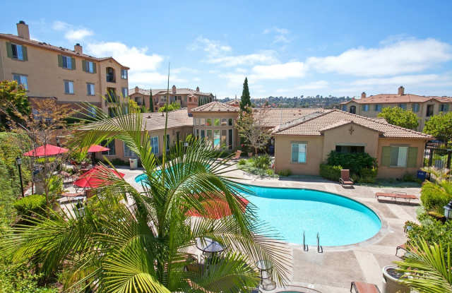 *** LIGHT  BRIGHT UPGRADED ONE BEDROOM, WASHER  DRYER IN UNIT!! A/C! PET FRIENDLY*** - 3825 Elijah Court, San Diego, CA 92130