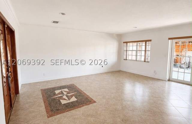 10955 SW 177th Ter Gallery 2