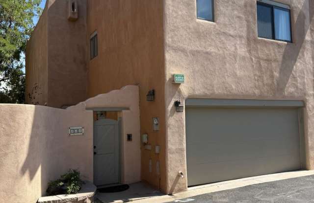 Townhome Near Old Town and Sawmill District photos photos