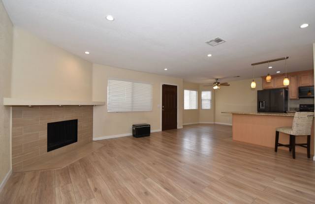 Stunning 2-Bedroom Condo at The Lakes - 2709 Beaver Creek Court, Las Vegas, NV 89117