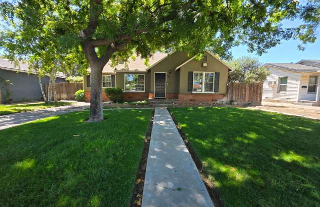 Charming Bungalow in La Loma neighborhood! - 221 Oakshire Avenue, Modesto, CA 95354
