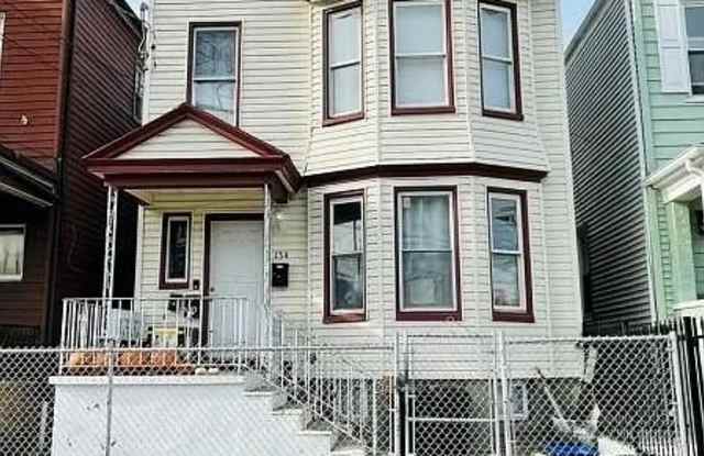 134 Wakeman Avenue photos photos