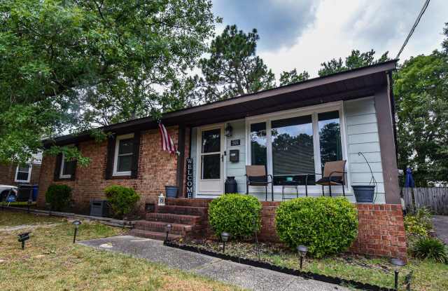 3 Bedroom 2 Bath: Pets Considered photos photos