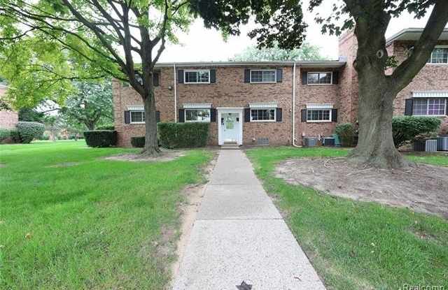 683 E FOX HILLS Drive Gallery 1