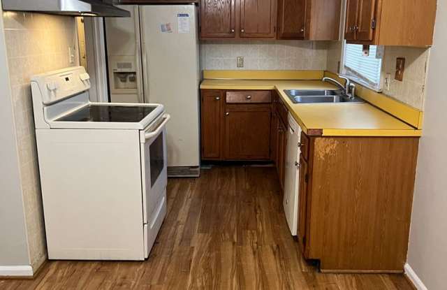 Section 8 Accepted - Beautiful Brick House - Full Finished Basement Gallery 3