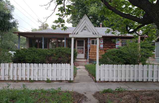 Cute 3 bedroom duplex FOR RENT on Uintah St. photos photos
