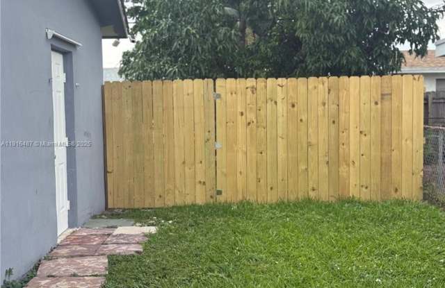 2870 NW 19th St photos photos