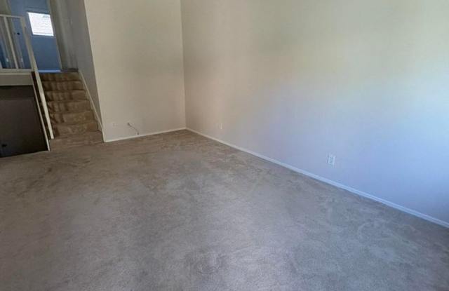 Must-see! This adorable 3-bedroom, 1.5-bathroom multi-level unit Gallery 3