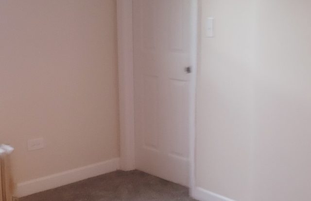 3807 North Narragansett Avenue Gallery 4