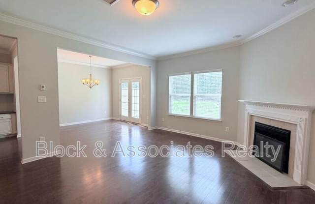 210 HAMLET PL Gallery 3