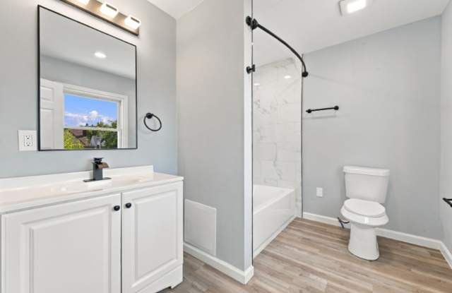 Stunning 3 beds and 2.5 bath home in Sheraden available now! Gallery 3