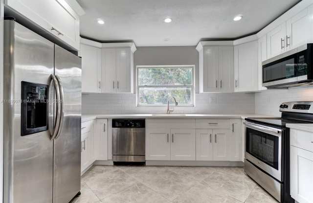 10131 NW 35th St photos photos