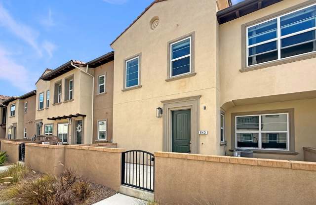 Beautiful 2B/2.5BA townhouse in San Marcos w/ AC, W/D,  Community Pool! photos photos
