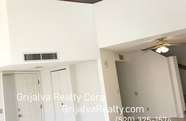 Beautiful Multi-story Townhouse near Tucson Racquet Club *MOVE-IN SPECIAL* (Prince/Country Club) Gallery 4