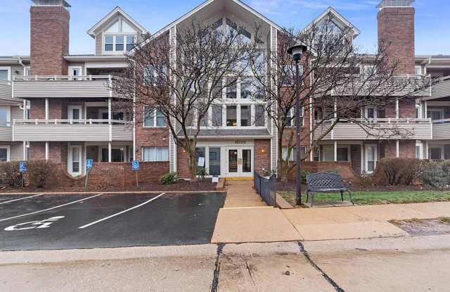 Ladue Schools - Spacious 2B/2B CONDO in Briarcliff Condominiums photos photos
