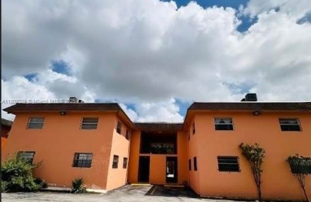 735 W 15th St - 735 West 15th Street, Hialeah, FL 33010