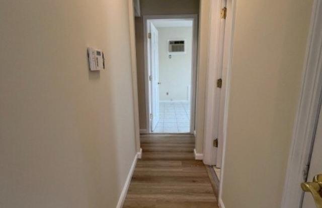52 Van Riper Ave Gallery 2