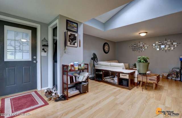 2948 Turnagain Street Gallery 4