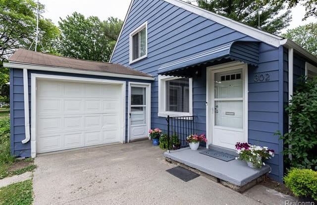 302 E 13 MILE Road - 302 East 13 Mile Road, Royal Oak, MI 48073