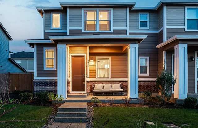 Luxury Living in Reed’s Crossing – Designer Townhome for Rent photos photos