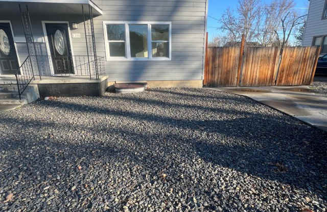 3-Bedroom Duplex in Richland Near Shopping and Highways - 1318 Perkins Avenue, Richland, WA 99354 3-Bedroom Duplex in Richland Near Shopping and Highways - 1318 Perkins Avenue, Richland, WA 99354