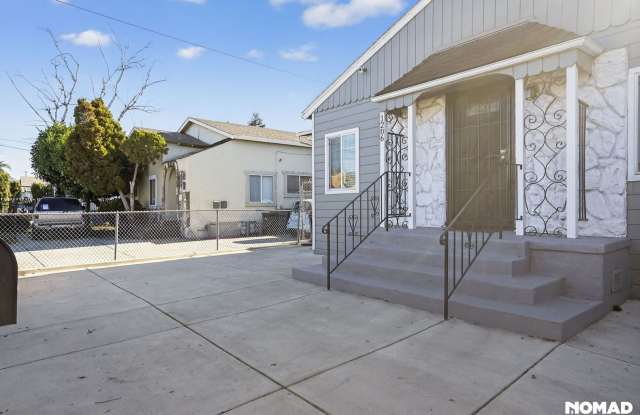 Charming 2BR Duplex in Oakland photos photos