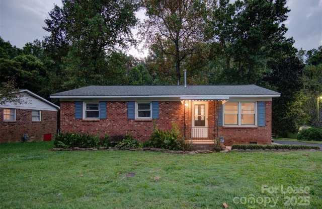 421 E McLelland Avenue - 421 East McLelland Avenue, Mooresville, NC 28115
