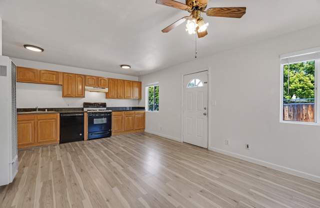 4067 Vineyard Avenue Gallery 3