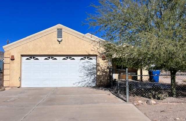 3 Br 2Ba House with Garage and fenced yard**FURNISHED** photos photos