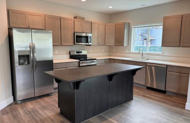 1045 Southeast Ford Street photos photos