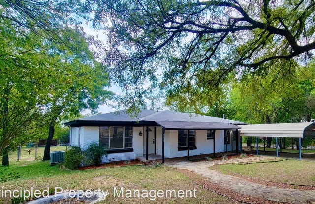 911 Southwest 10th Street - 911 Southwest 10th Street, Mineral Wells, TX 76067