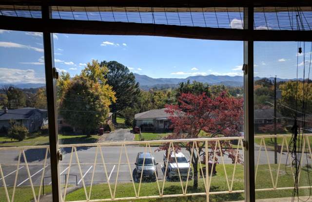 326 Greenway Drive Gallery 2