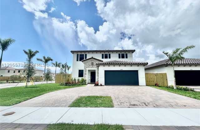 11904 SW 240th St photos photos
