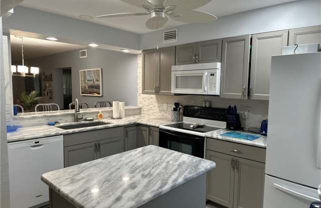 4002 SE 19th Avenue unit: 106 photos photos