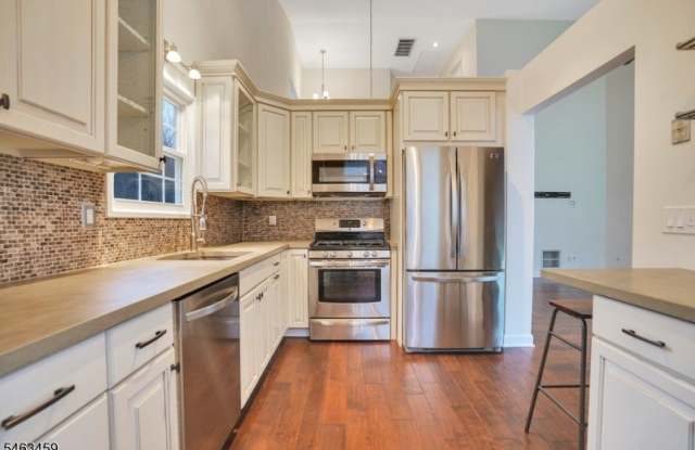 1606 Windsor Ct Gallery 4
