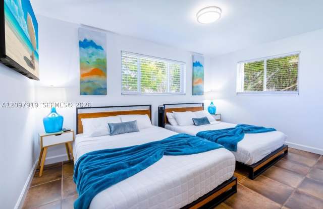 312 N Luna Ct Gallery 3