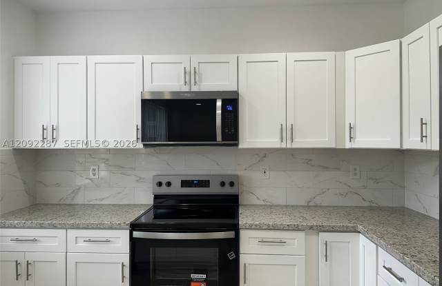 2031 SE 14th Ct Gallery 3
