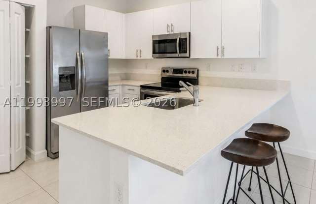 12773 SW 234th Ter Gallery 2