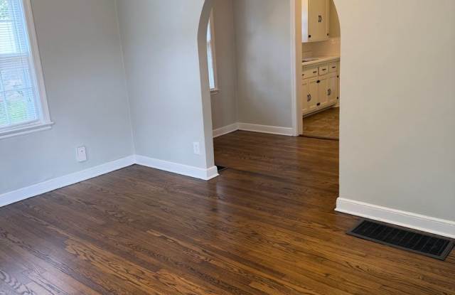 Two bedroom Cottage in East Nashville- Minutes to Coffee & Restaurants Gallery 4